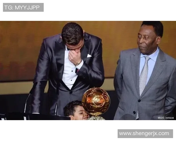 足球明星亲吻金球瞬间集锦回顾感受荣耀与激情的时刻